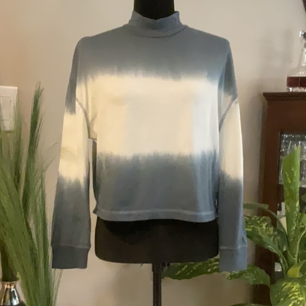 CHASER - Chic Blue and White Tie-Dye Tee Shirt - NEW